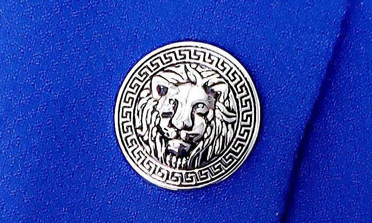 Exquisite Lion Clasp Lapel Pin