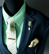 Load image into Gallery viewer, Green Insect Lapel Brooch Pin

