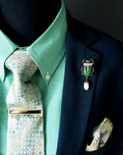Load image into Gallery viewer, Green Insect Lapel Brooch Pin
