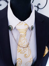 Load image into Gallery viewer, Collar Chain Pin with Green Center

