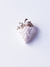 Load image into Gallery viewer, Pearl Grape Brooch Pins
