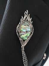 Load image into Gallery viewer, Elegant Cat Eye Feather Crystal Lapel Pin
